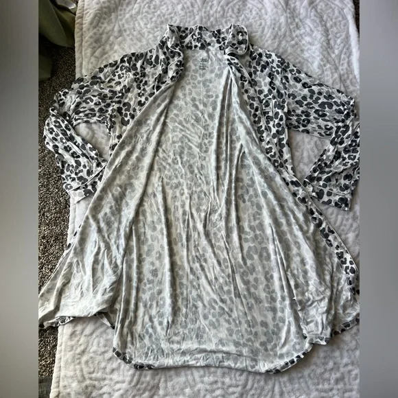 Women’s Stars Above Gray Leopard Print Night Gown - Picture 5 of 5